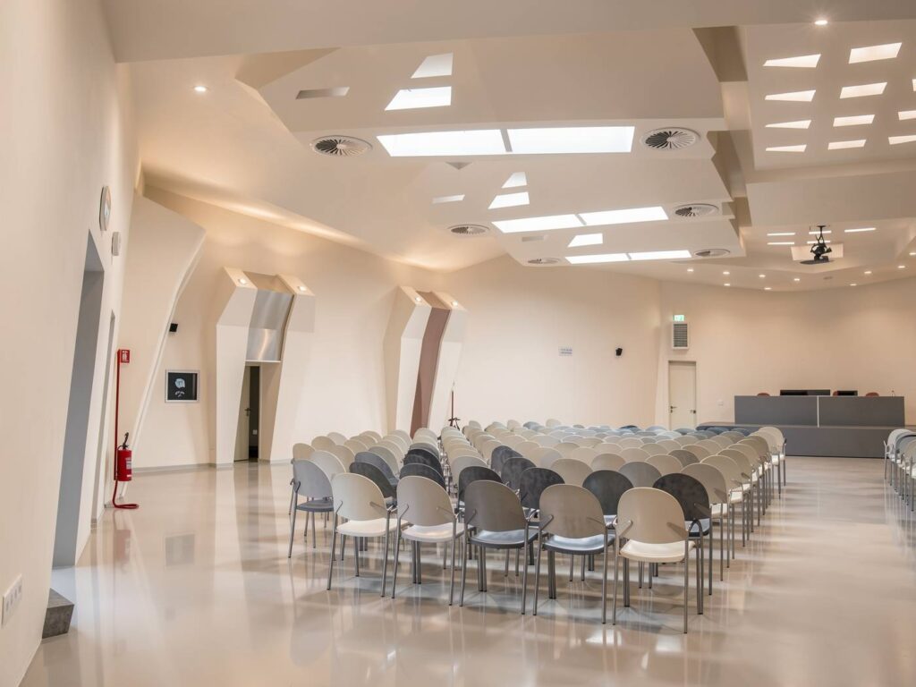 Astoria Forum: interni