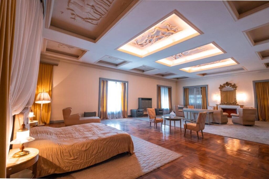 Pallati i Brigadave, Tirana: il palazzo